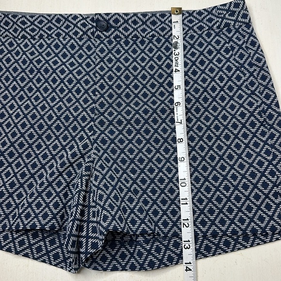 Banana Republic Factory Hampton Fit Geometric Print Navy and White Shorts Size 8 - Picture 9 of 10